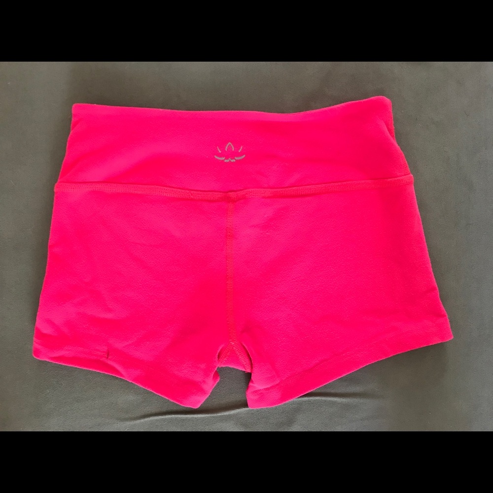 Hot pink Beyond Yoga yoga shorts